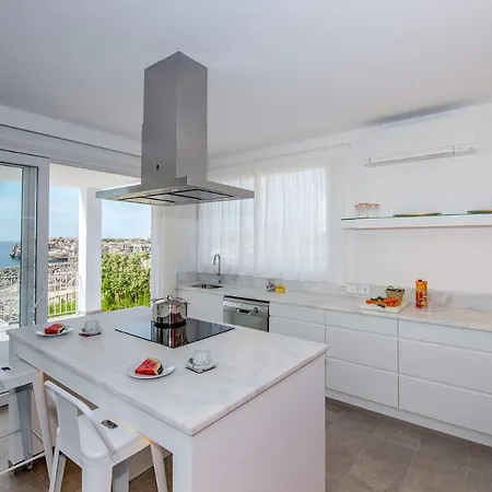 Aguamarina 4 Bedroom Villa,